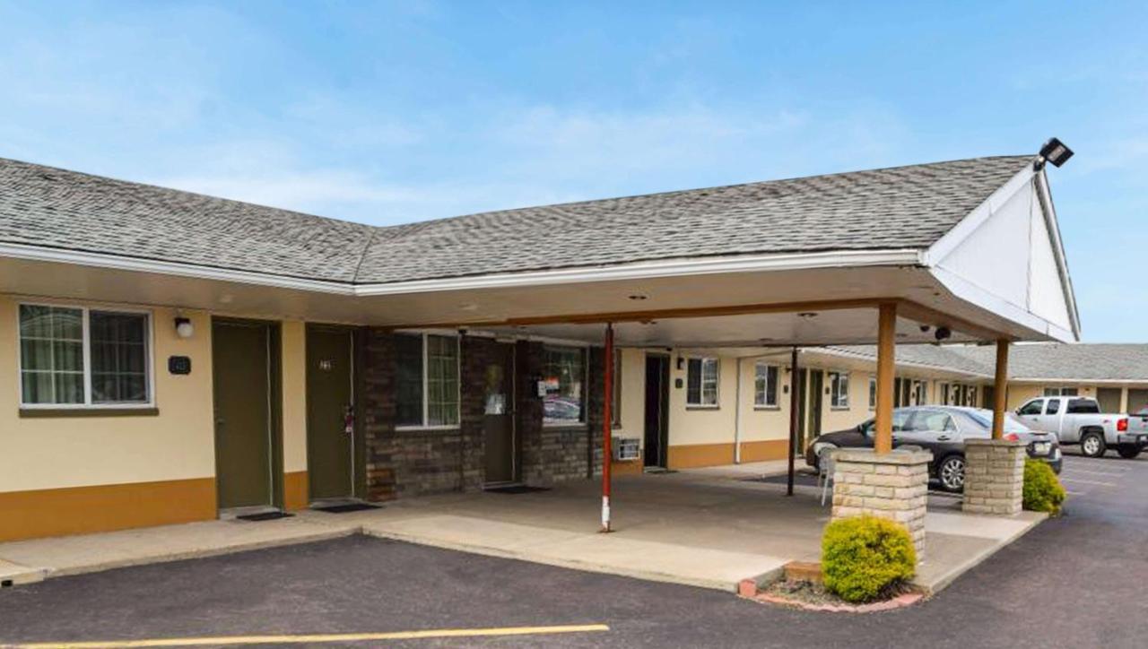 Relax Inn Bloomsburg Bagian luar foto