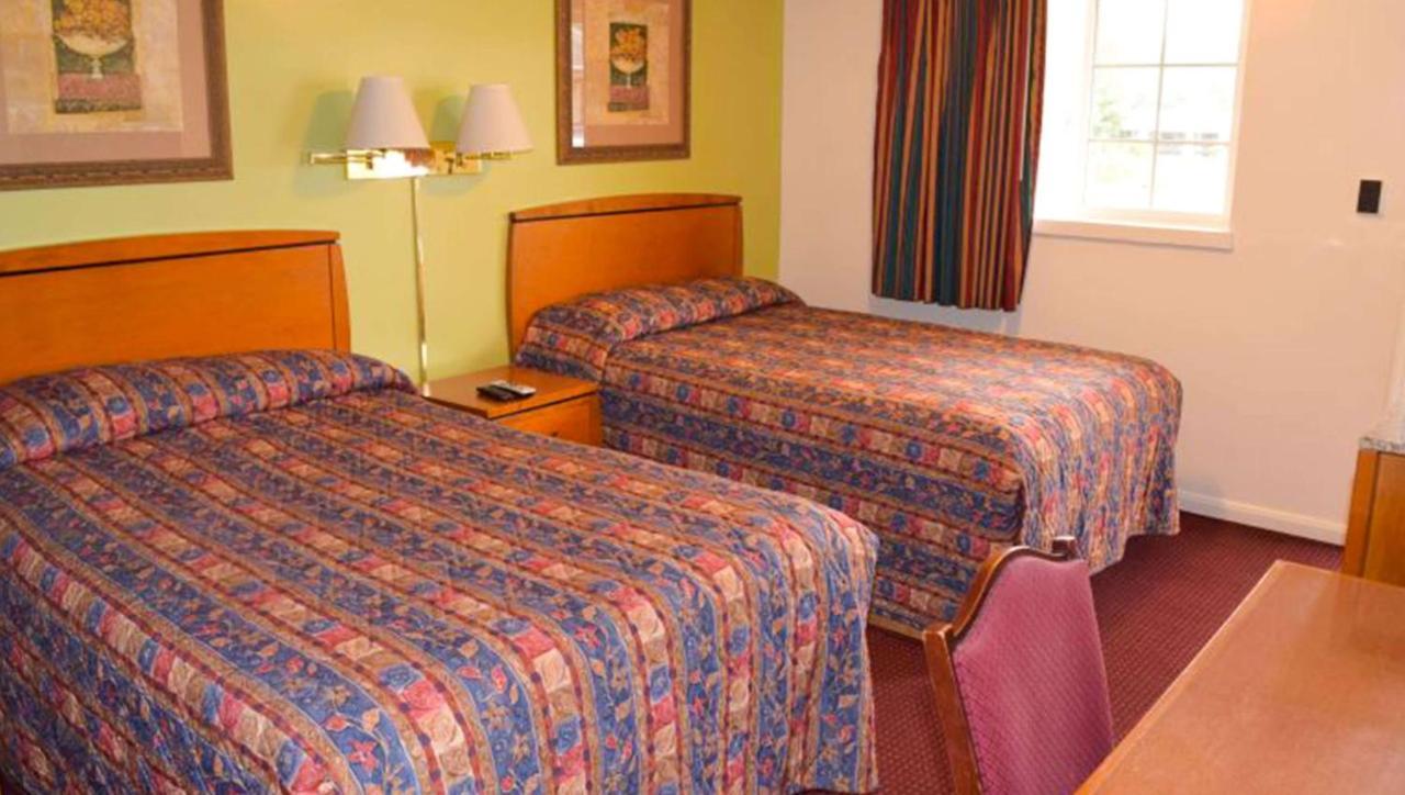 Relax Inn Bloomsburg Bagian luar foto