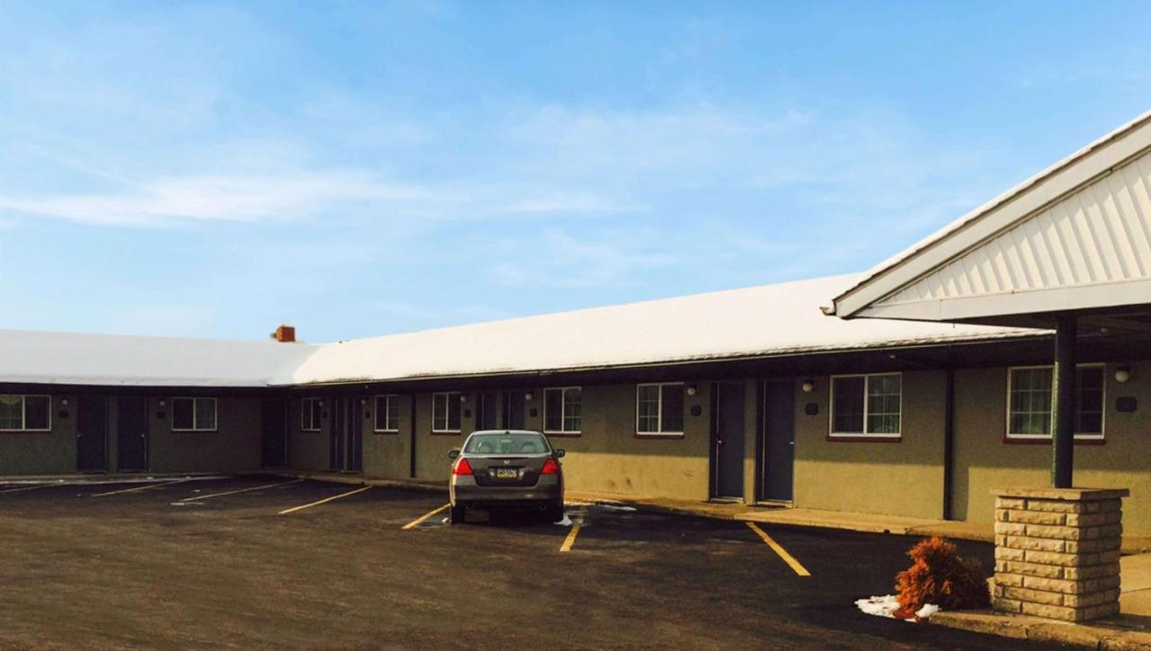 Relax Inn Bloomsburg Bagian luar foto