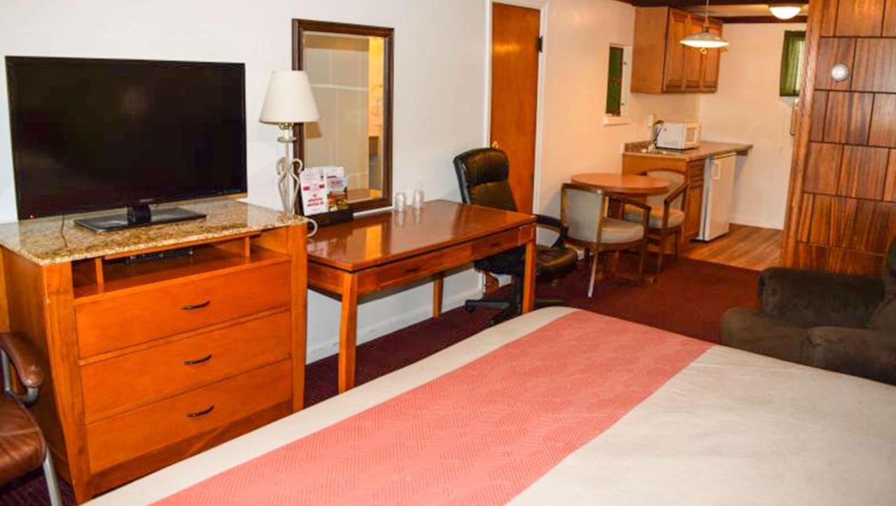 Relax Inn Bloomsburg Bagian luar foto