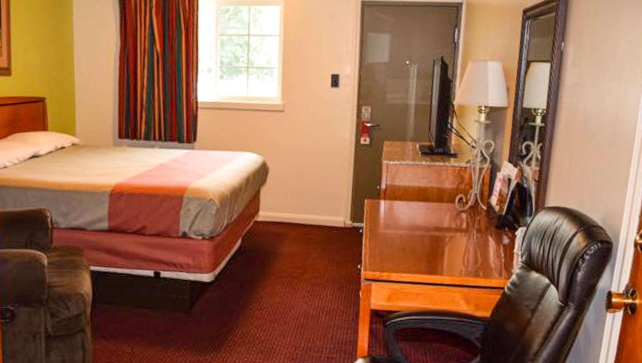 Relax Inn Bloomsburg Bagian luar foto