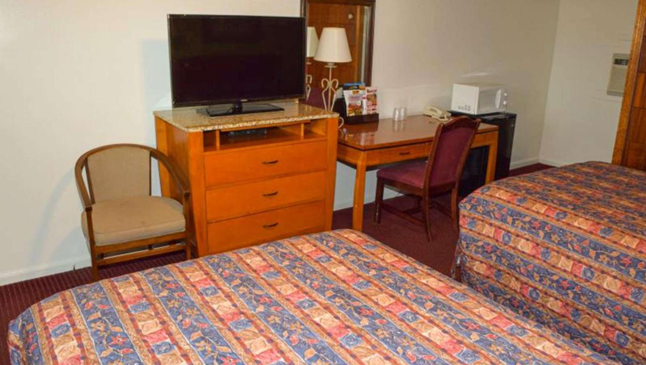 Relax Inn Bloomsburg Bagian luar foto