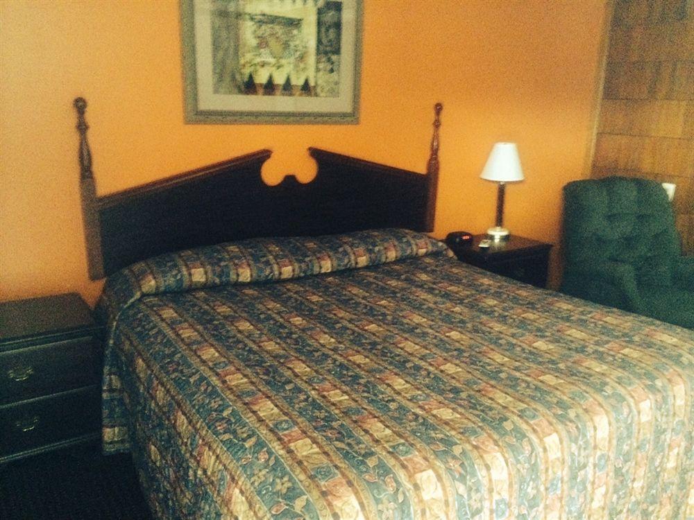 Relax Inn Bloomsburg Bagian luar foto